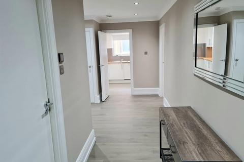 2 bedroom flat to rent, 28 Antilles Bay, 3 Lawn Close
