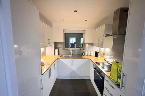 2 bedroom flat to rent, 28 Antilles Bay, 3 Lawn Close