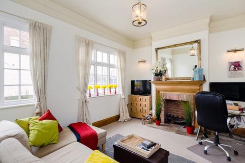 Riverside Cottage Clementhorpe, York, YO23 1AN