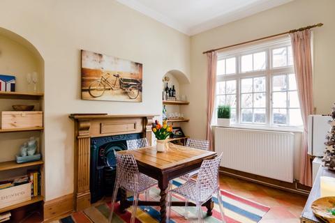 Riverside Cottage Clementhorpe, York, YO23 1AN