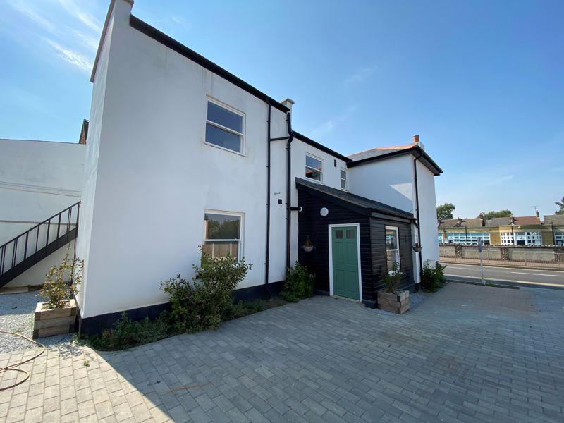 East Street, SouthendOnSea 2 bed flat £180,000