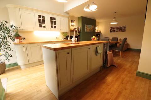 354 Ferry Road, Wirral, CH62 0AT