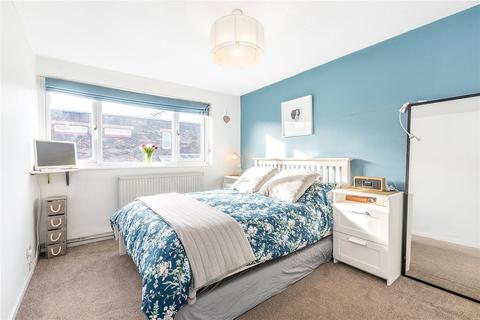 30 Deventer Crescent, London, SE22 8TJ