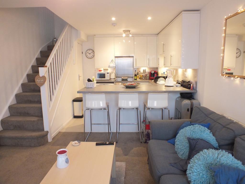 Penn Road, Datchet, SL3 1 bed end of terrace house £1,095 pcm (£253 pw)