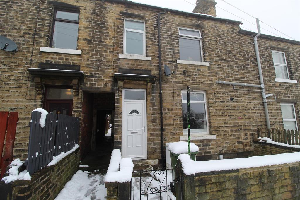Baker Street, Oakes, Huddersfield... 2 bed terraced house £87,500