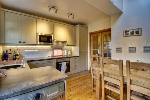 34 Ashgrove, Greengates, Bradford, BD10 0BP