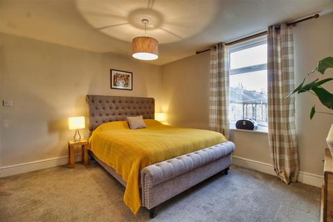 34 Ashgrove, Greengates, Bradford, BD10 0BP