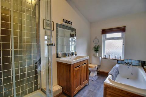 34 Ashgrove, Greengates, Bradford, BD10 0BP