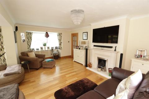 21 Great Oaks, Hutton, Brentwood, CM13 1AZ