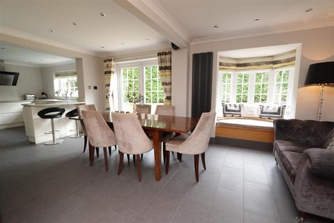 21 Great Oaks, Hutton, Brentwood, CM13 1AZ