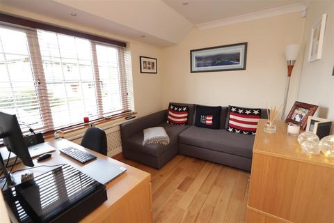 21 Great Oaks, Hutton, Brentwood, CM13 1AZ