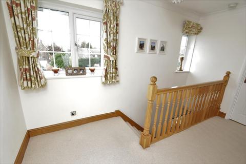 21 Great Oaks, Hutton, Brentwood, CM13 1AZ