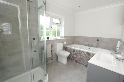 21 Great Oaks, Hutton, Brentwood, CM13 1AZ