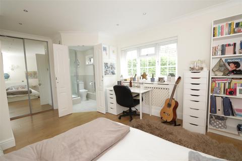 21 Great Oaks, Hutton, Brentwood, CM13 1AZ