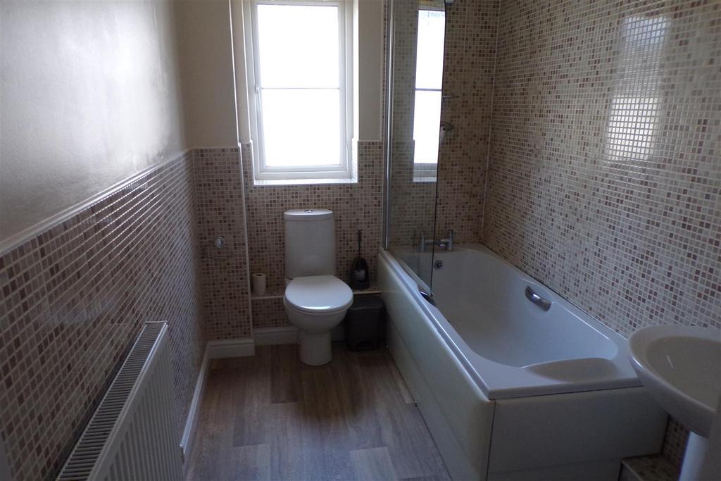 Bryntirion, Llanelli 1 bed flat £435 pcm (£100 pw)