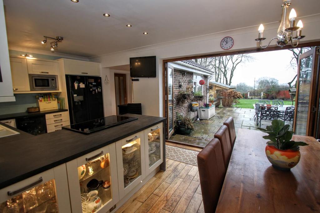 Open plan kitchen/diner