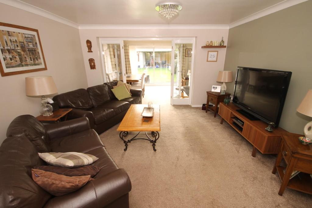 Lounge dining room