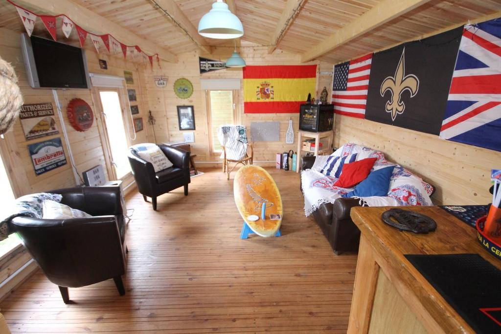 Summerhouse/lodge with bar