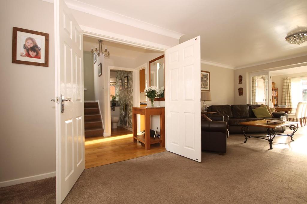 Access to lounge dining room