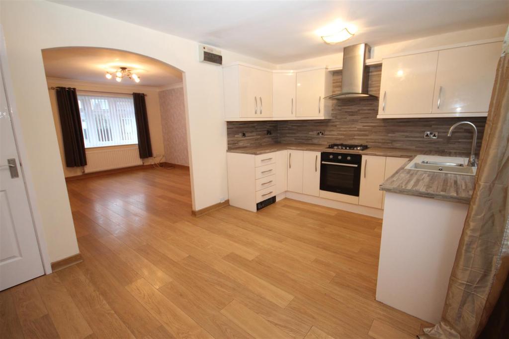 Wasdale Close, Bakers Mead, Hartlepool 3 bed semidetached house £595