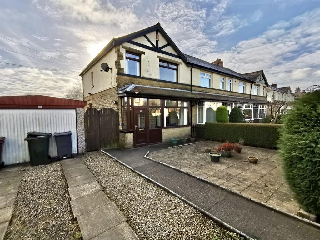 Reevy Road, Wibsey, Bradford 3 bed townhouse £150,000