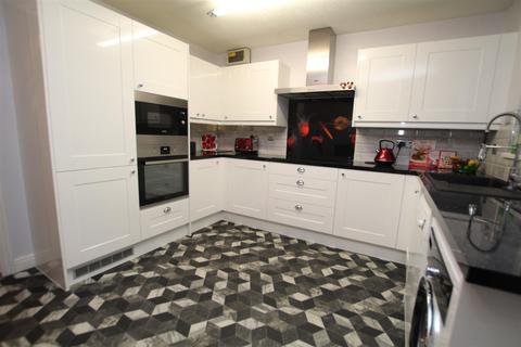 25 Leys Close, Thackley, Bradford, BD10 8NJ