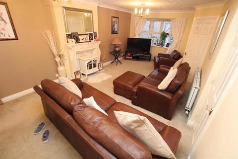 25 Leys Close, Thackley, Bradford, BD10 8NJ
