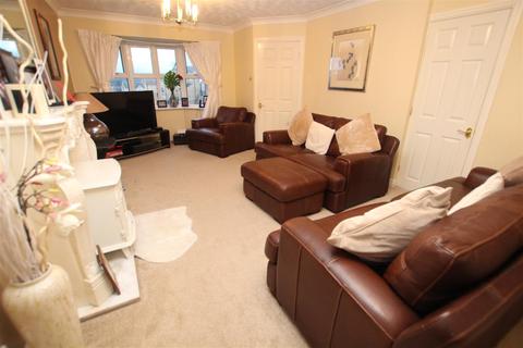 25 Leys Close, Thackley, Bradford, BD10 8NJ