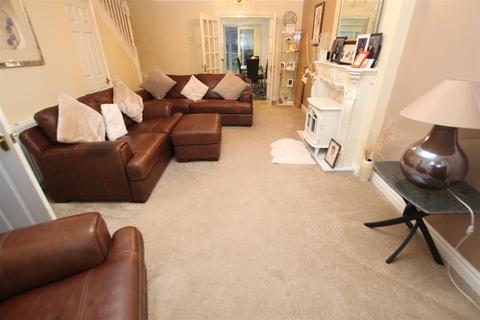 25 Leys Close, Thackley, Bradford, BD10 8NJ