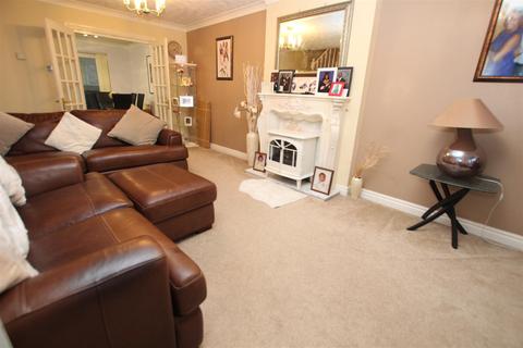 25 Leys Close, Thackley, Bradford, BD10 8NJ
