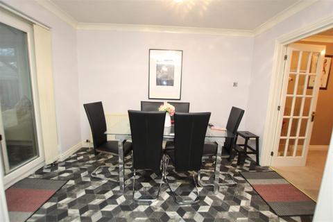 25 Leys Close, Thackley, Bradford, BD10 8NJ