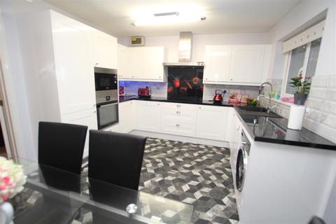 25 Leys Close, Thackley, Bradford, BD10 8NJ