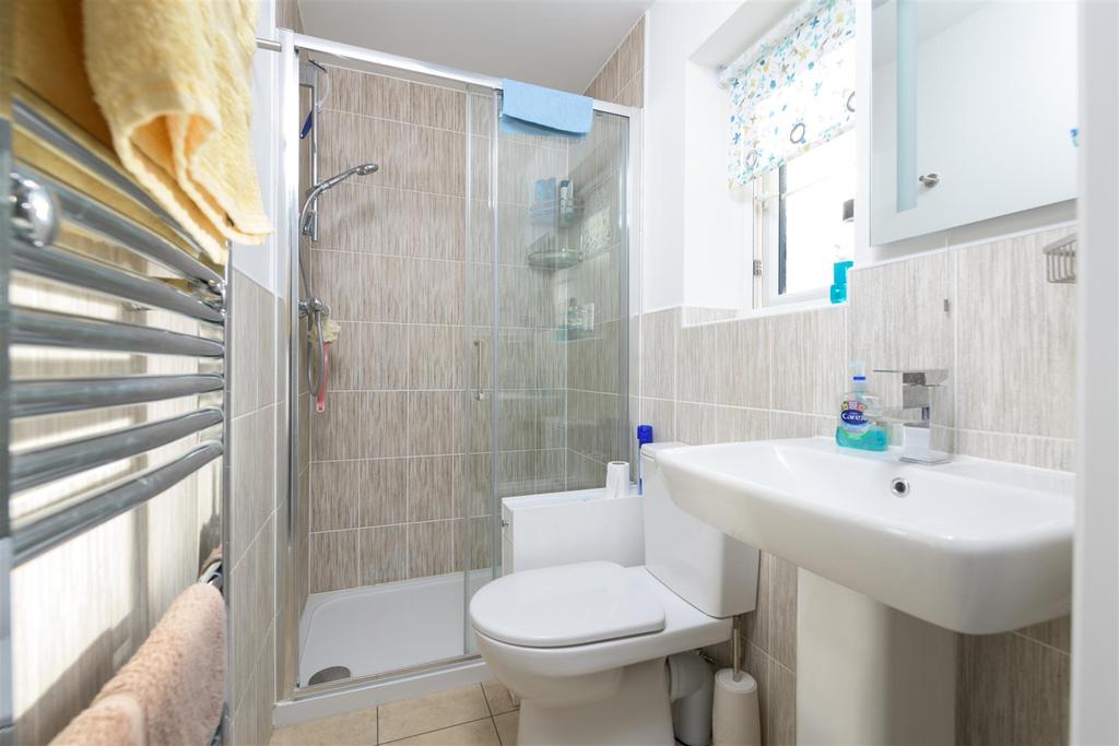 En suite shower