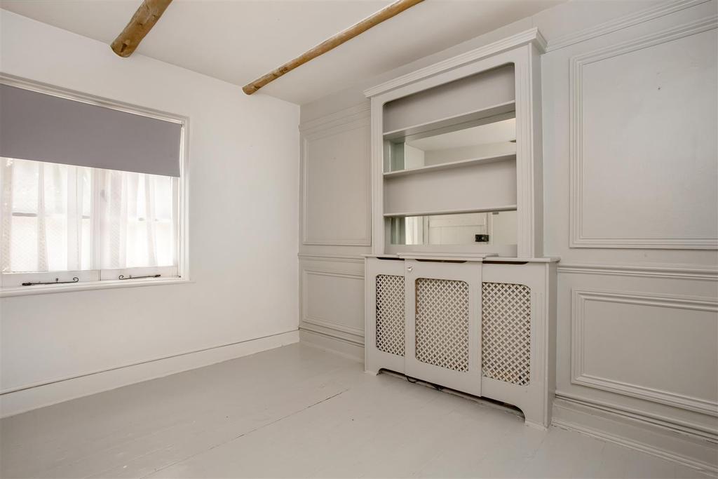 Oriental Road, Sunninghill 2 bed terraced house £475,000
