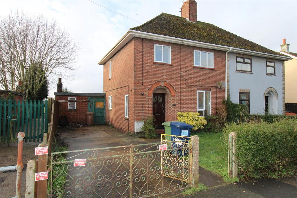 Coronation Avenue, Whittlesey, Peterborough 3 bed semidetached house