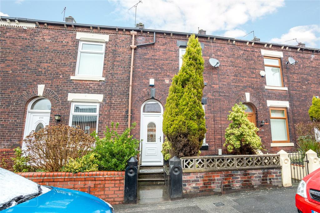 Denton Lane, Chadderton, Oldham, OL9 2 bed terraced house £115,000