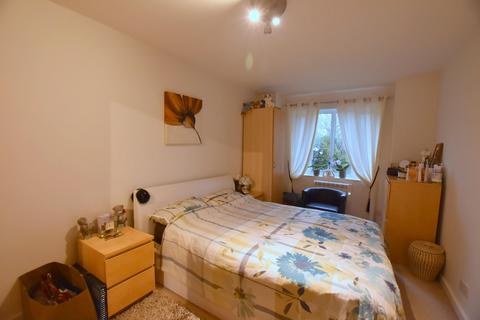 2 bedroom flat to rent, Lyonsdown Road, Barnet EN5