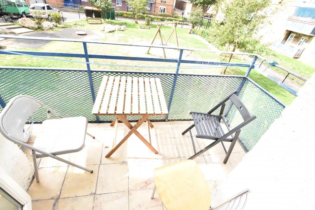 Four bedroom first floor flat for sale in Hackney
