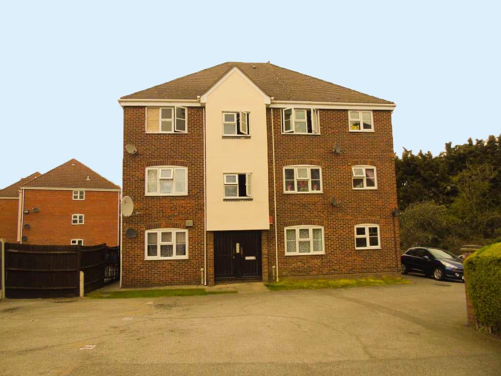 2 bed ground floor flat for sale in Dagenham