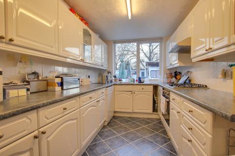 119 Bramley Crescent, Southampton, SO19 9LG