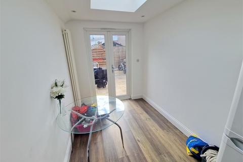 26 Lynton Road, Croydon, CR0 3QX