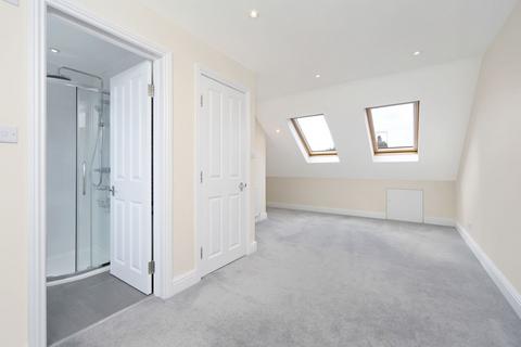 4 bedroom detached house to rent, Thorpebank Road, London, W12