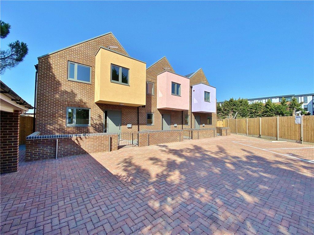 Islay Gardens, Hounslow, TW4 3 bed end of terrace house £575,000