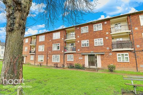 6 Priory Close, London, E18 2QT