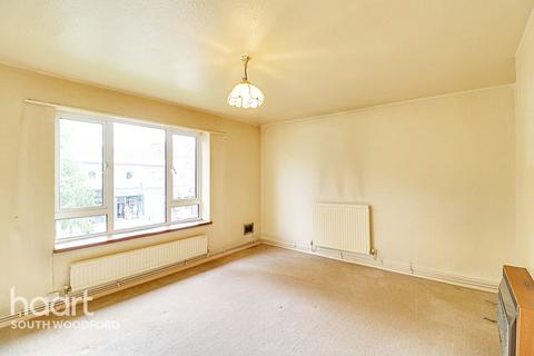 6 Priory Close, London, E18 2QT