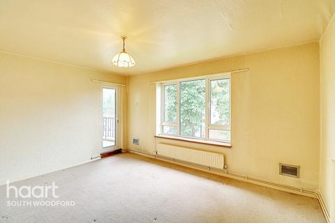 6 Priory Close, London, E18 2QT