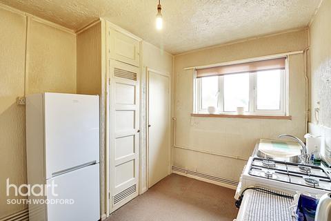 6 Priory Close, London, E18 2QT