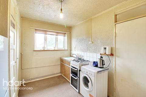 6 Priory Close, London, E18 2QT