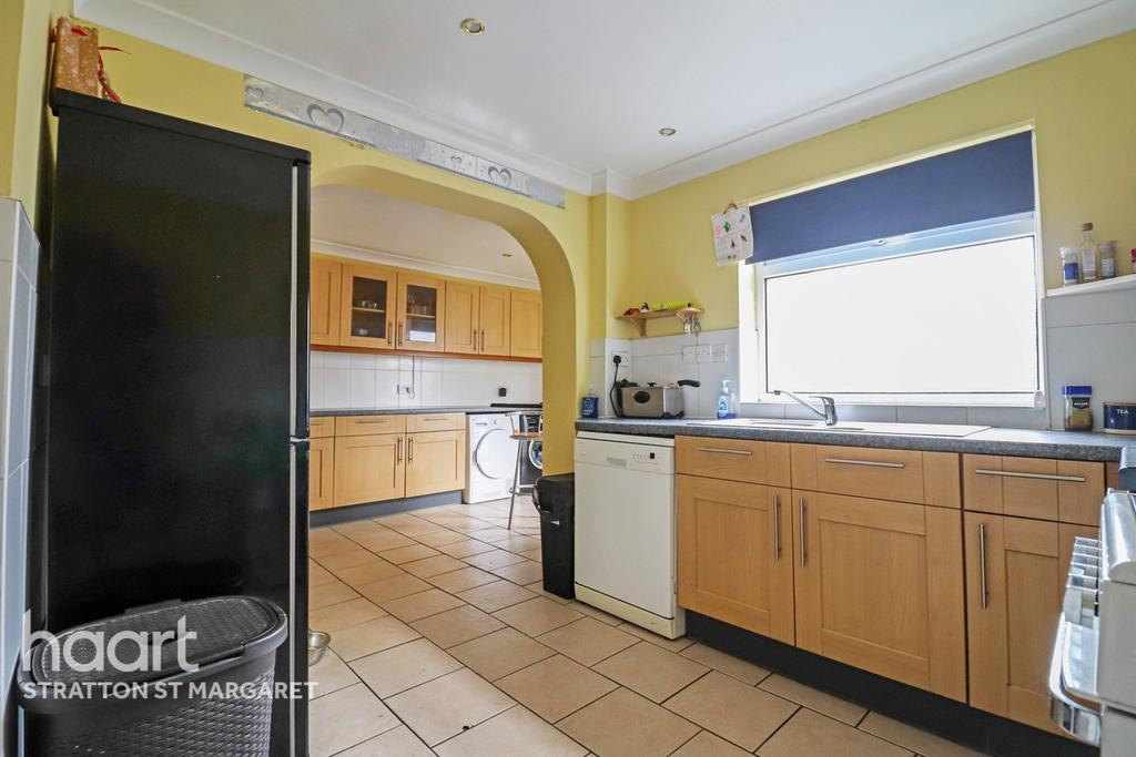 Ridgeway Road, Swindon 4 bed semidetached house £330,000