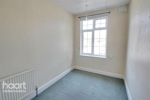 1a Broadway Parade, Hornchurch, RM12 4RS